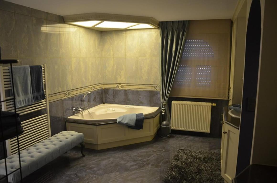 B&B Serenity Pelt ภายนอก รูปภาพ